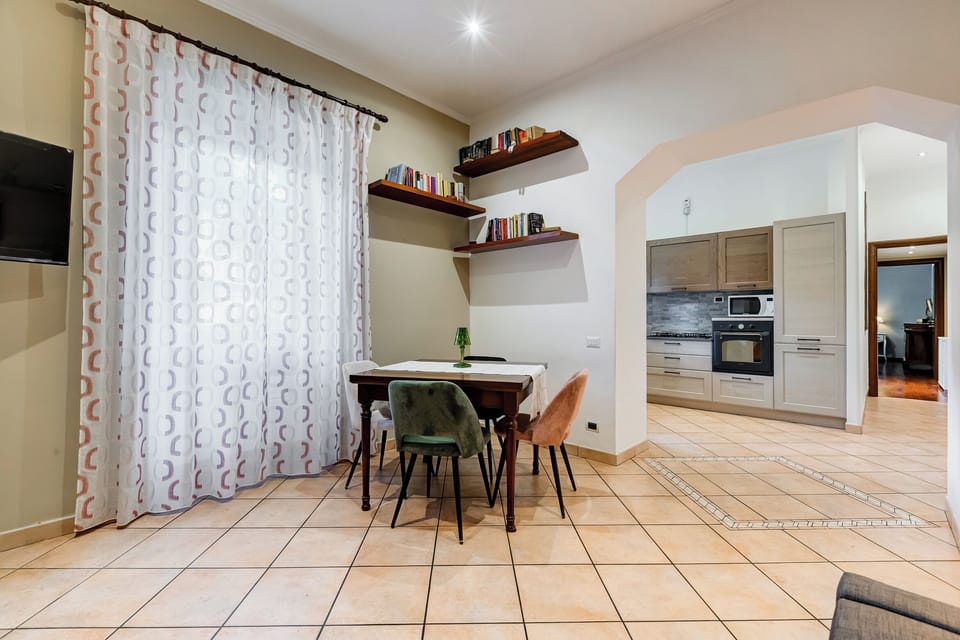 Apartment, 2 Bedrooms, Garden View | Dining room
