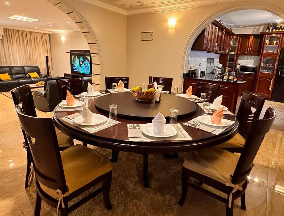 Suite, Balcony, Hill View | In-room dining