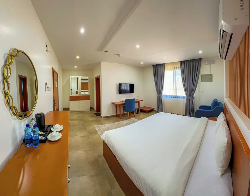 Standard Double Room, Non Smoking | In-room safe, desk, laptop workspace, soundproofing