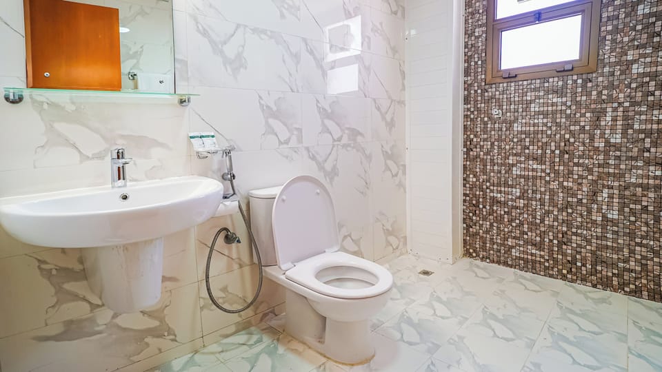 Standard Twin Room, Non Smoking | In-room safe, desk, laptop workspace, soundproofing