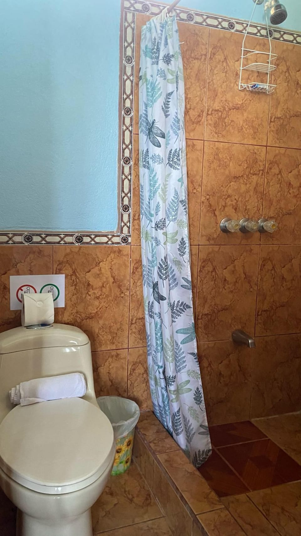 Basic Room, Multiple Beds, Sea View | Bathroom