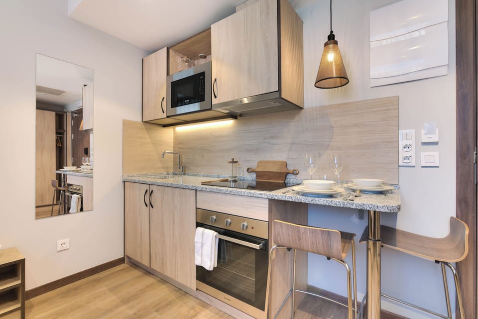 Basic Single Room | Private kitchen | Fridge, microwave