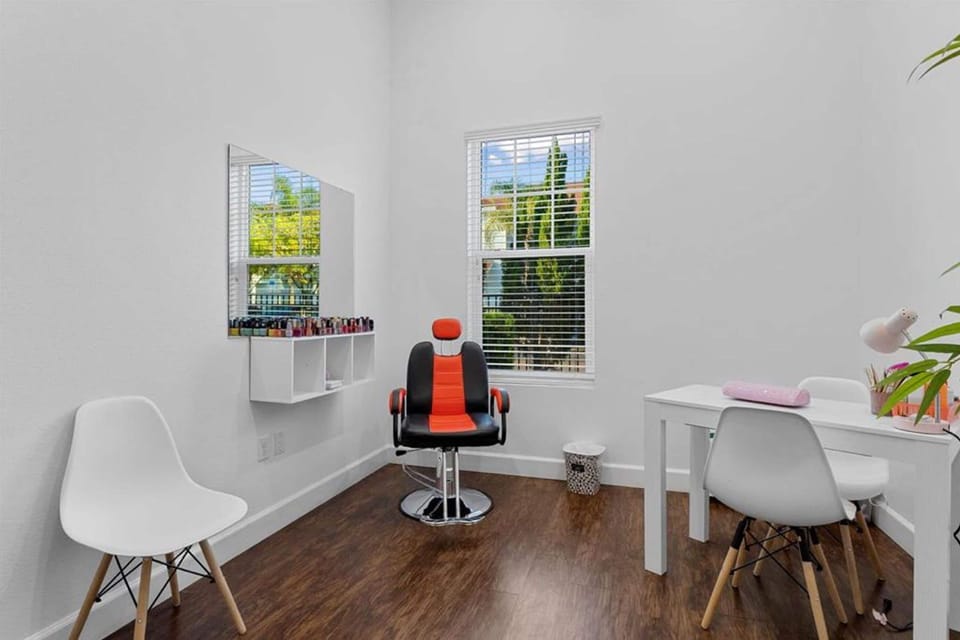 Modern Decor at West Lucaya 4 BR Wl8989 Villa in Osceola County