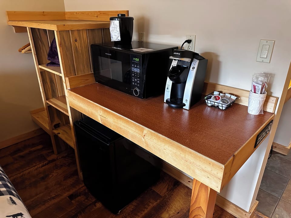 Suite, 1 King Bed, Accessible, River View | Premium bedding, desk, soundproofing, WiFi (free)