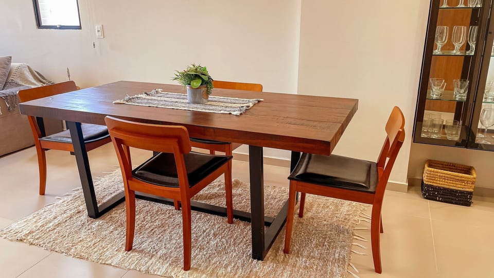Basic Apartment | Dining
