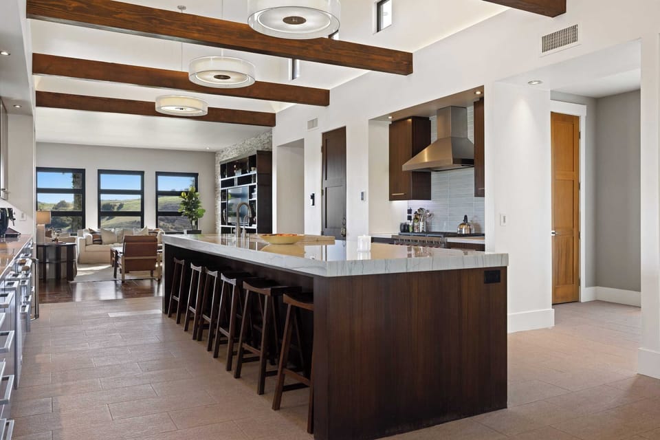 House (6 Bedrooms) | Interior