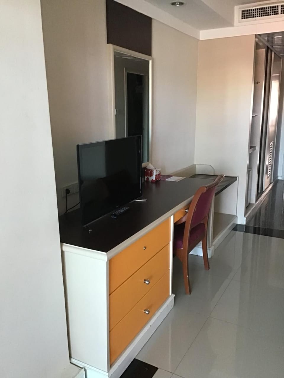 In-room safe, desk, free WiFi
