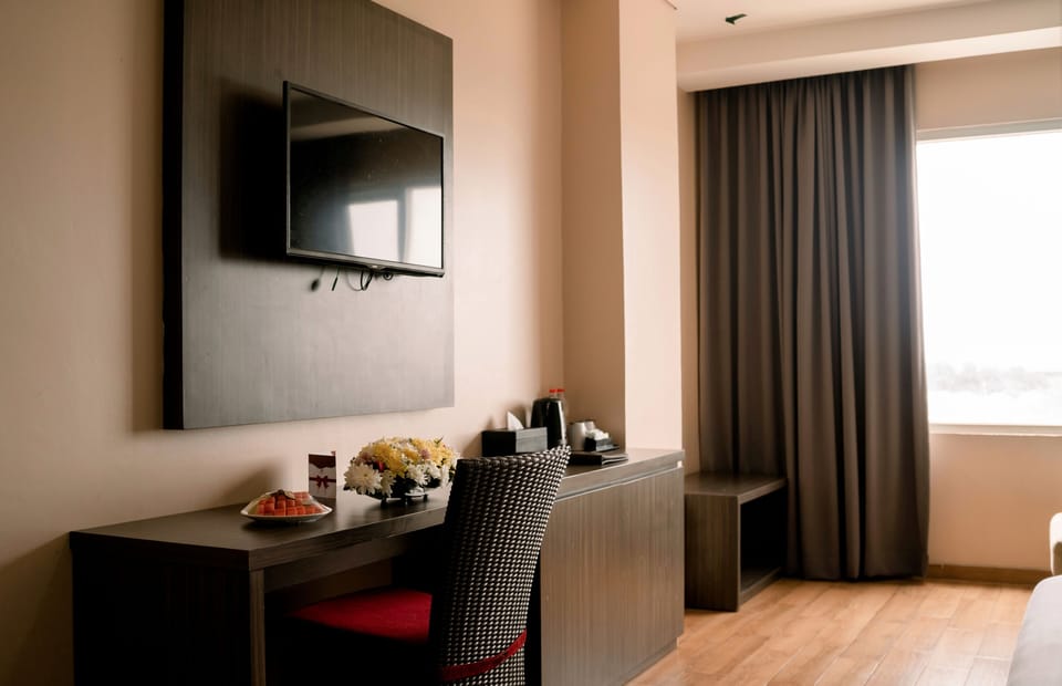 In-room safe, desk, laptop workspace, soundproofing