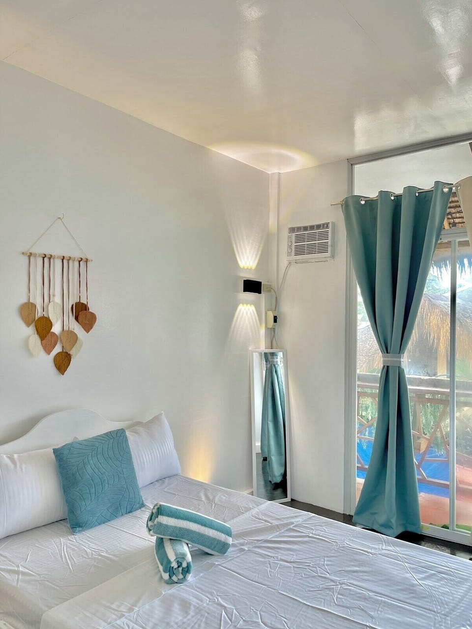 Deluxe Room | Laptop workspace, free WiFi