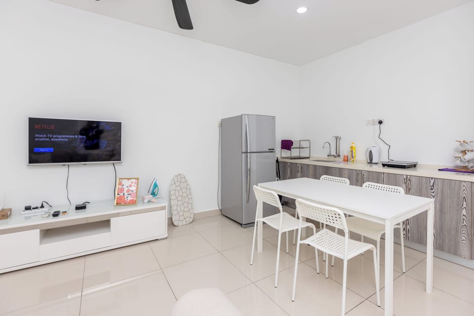 Standard Apartment, Balcony, City View | Private kitchen | Fridge, stovetop, cookware/dishes/utensils, dining tables