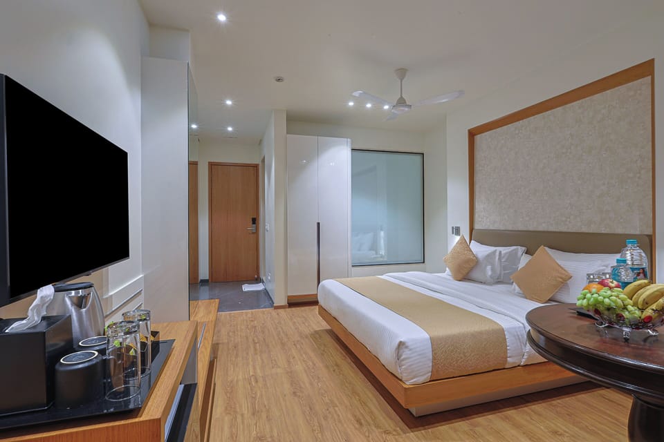 Signature Double Room | Desk