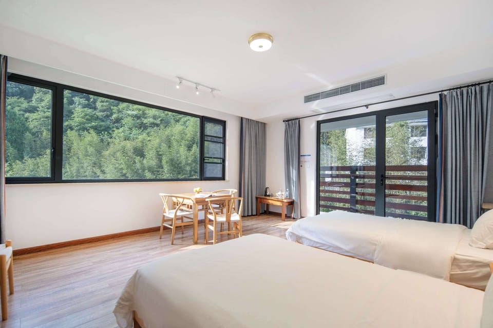 Comfort Twin Room, Mountain View | Desk, laptop workspace, free WiFi