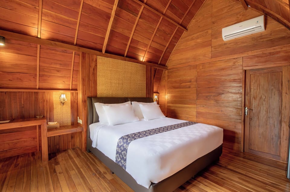 Premium Double Room, Pool View | Soundproofing, free WiFi