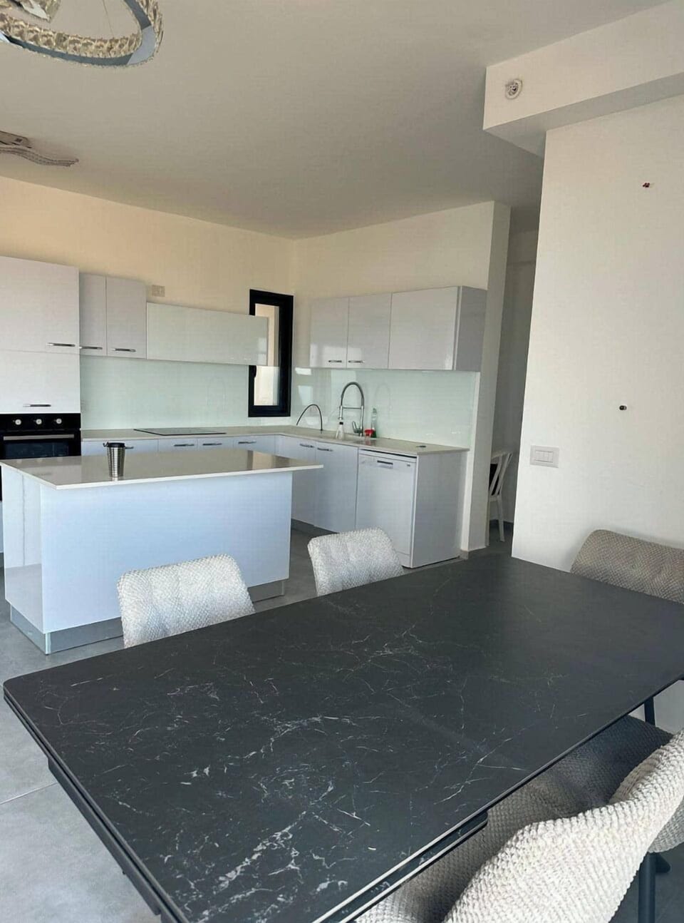 Apartment, 4 Bedrooms, Beachside | In-room dining