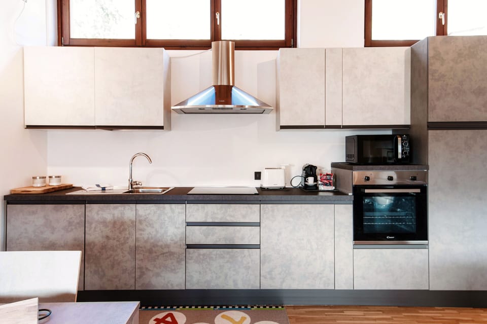 Apartment, Mountain View | Private kitchen | Full-size fridge, microwave, oven, stovetop