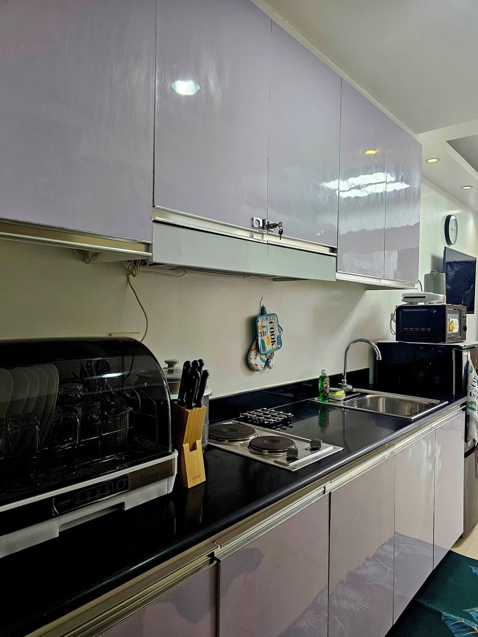 Standard Condo, 1 Bedroom, Balcony, Pool View | Private kitchen | Electric kettle