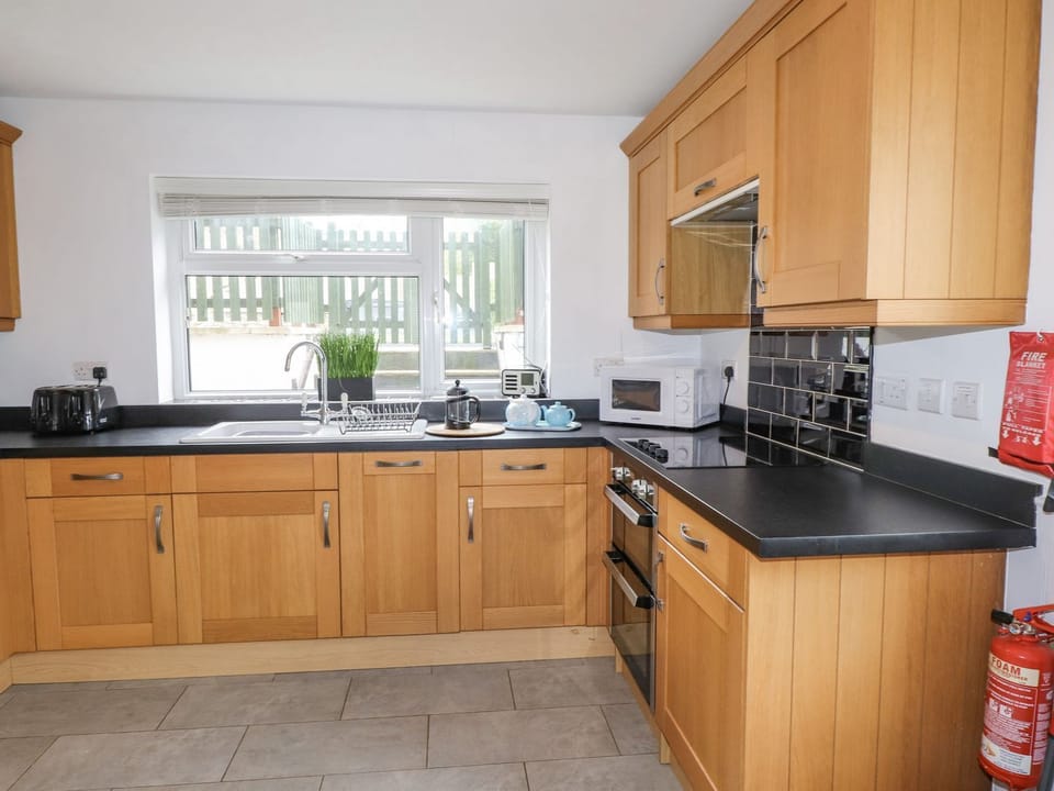 Dishwasher, cookware/dishes/utensils