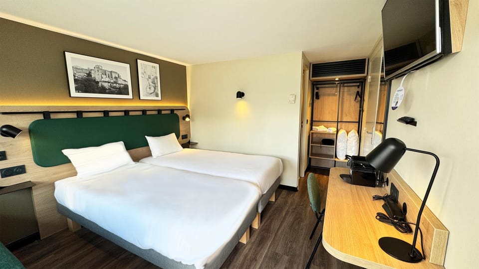 Premium bedding, desk, blackout drapes, free WiFi