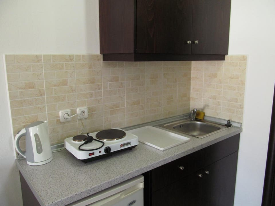Fridge, coffee/tea maker, electric kettle