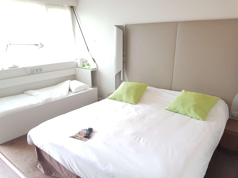 Standard Room, 1 Double Bed | Premium bedding, desk, blackout drapes, soundproofing