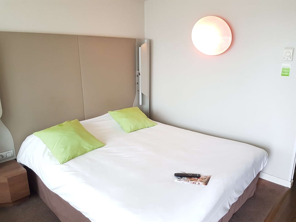 Standard Room, 1 Double Bed | Premium bedding, desk, blackout drapes, soundproofing