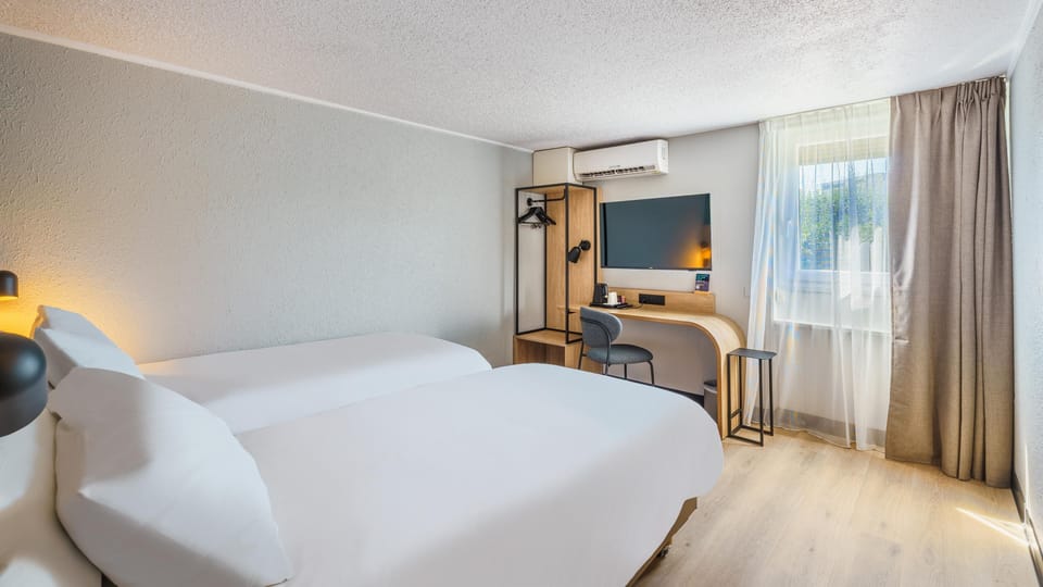 Standard Room, 2 Twin Beds | Premium bedding, desk, blackout drapes, soundproofing