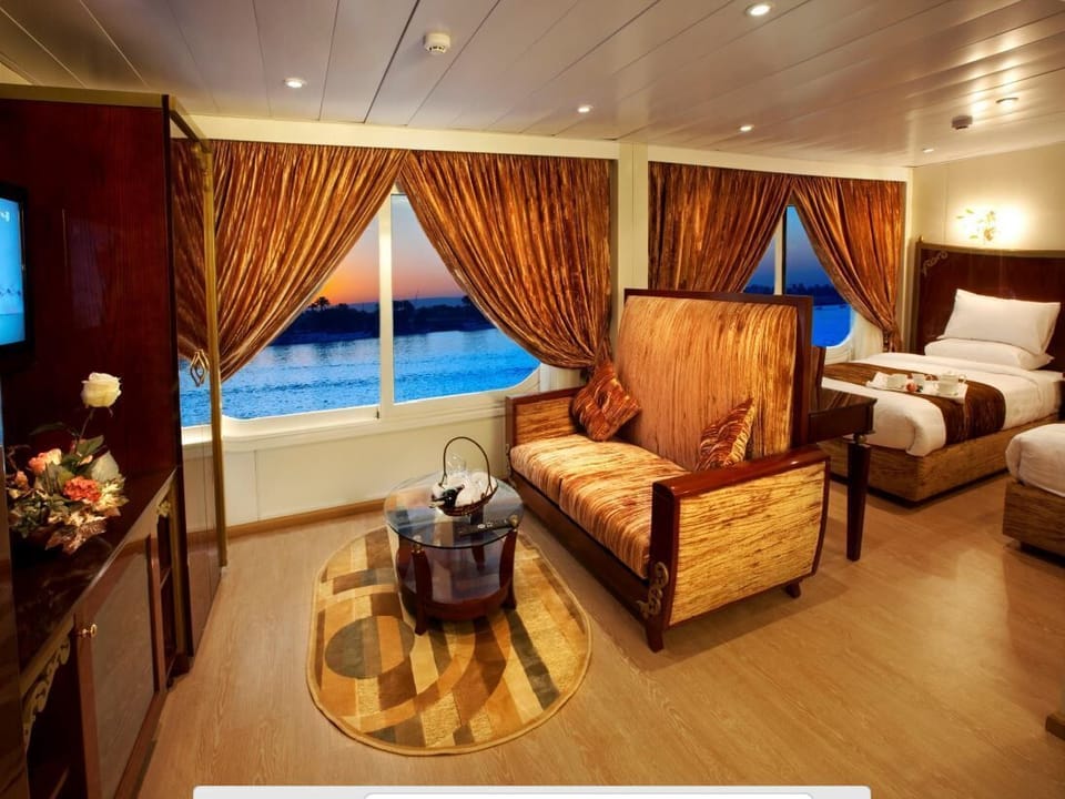 Deluxe Double or Twin Room, River View | In-room safe, soundproofing, free WiFi