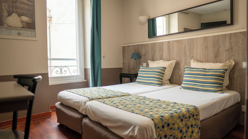 Twin Room | In-room safe, desk, free WiFi, bed sheets