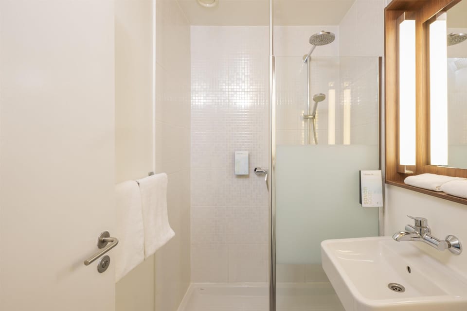 Superior Room, 1 King Bed | Desk, free WiFi, bed sheets