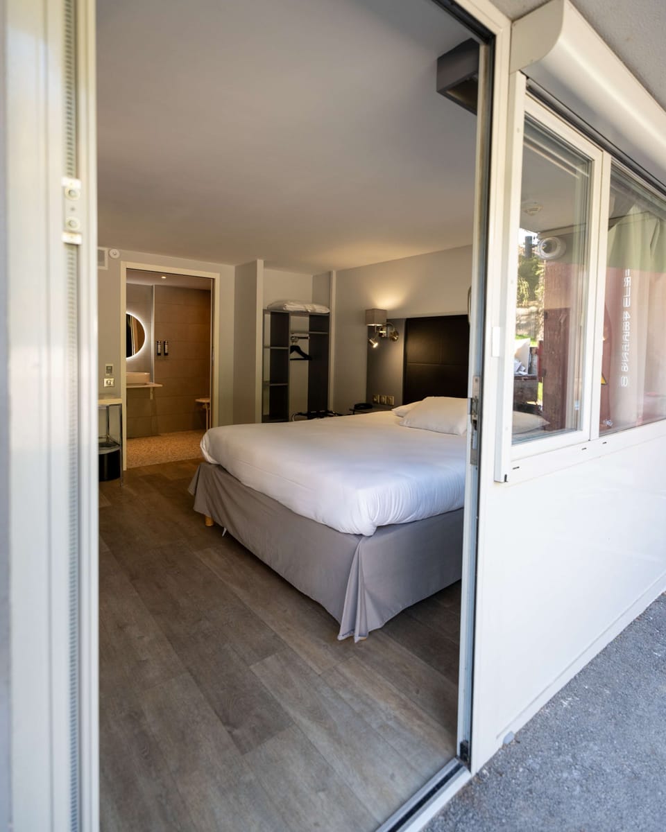 Premium bedding, in-room safe, individually decorated, desk