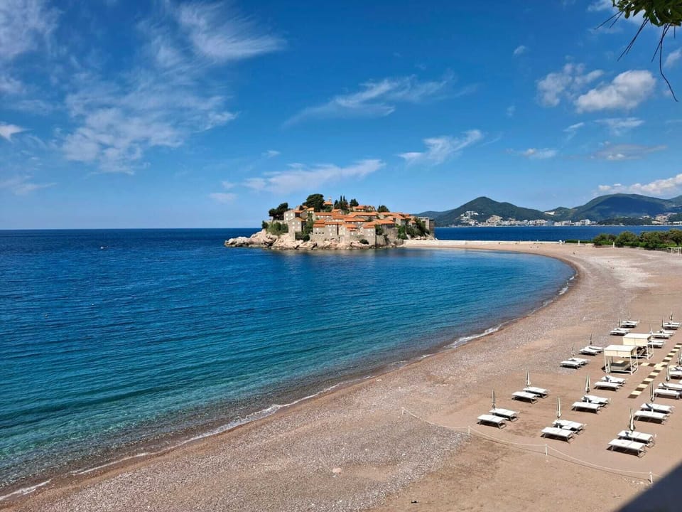 Beachfront Four bedroom Apartment Apartment in Sveti Stefan