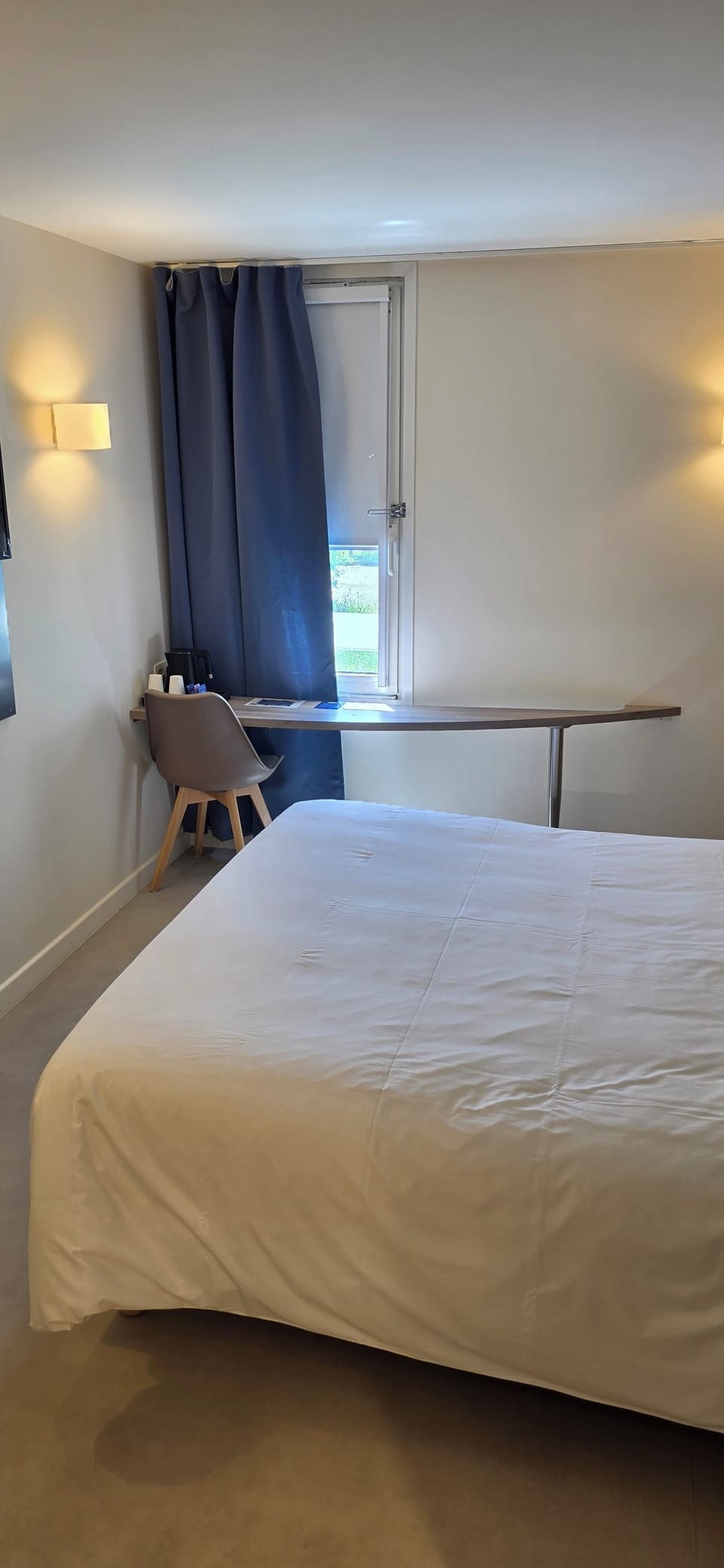 Standard Room, 1 Double Bed | In-room safe, desk, soundproofing, free WiFi