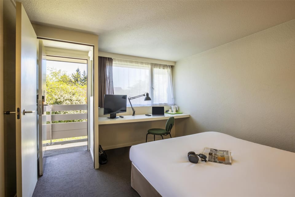 Standard Room, 1 Double Bed | Premium bedding, desk, blackout drapes, soundproofing