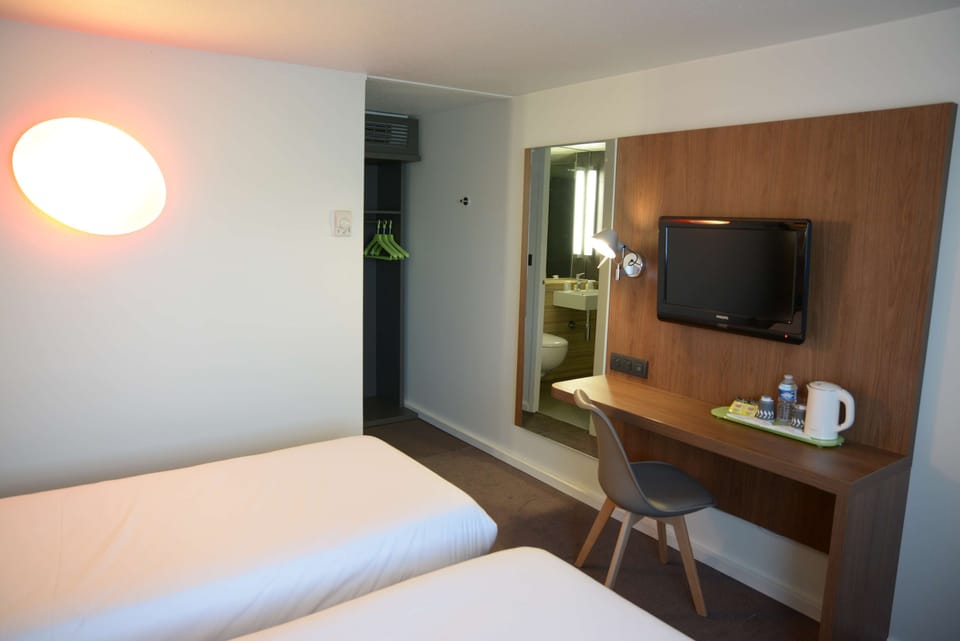 Standard Room, 1 Double Bed | Desk, blackout drapes, soundproofing, free WiFi