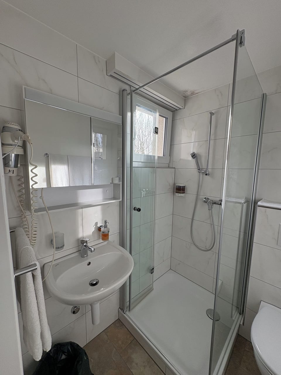 Deluxe Triple Room | Desk, laptop workspace, free WiFi, bed sheets