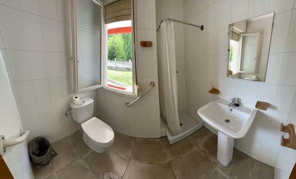 Twin Room, Garden View | Bathroom