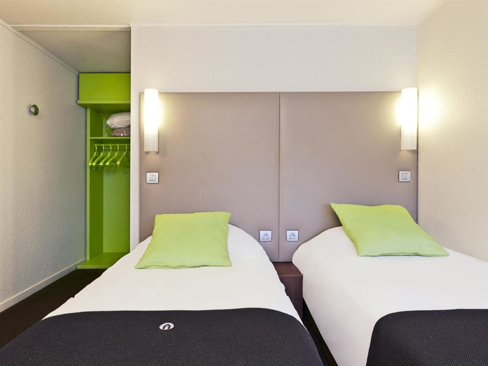 Standard Room, 2 Twin Beds | Desk, blackout drapes, soundproofing, free WiFi