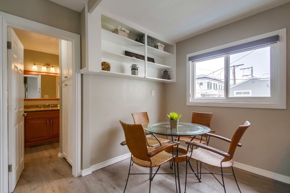 Apartment, Multiple Beds, Kitchen, City View | Dining