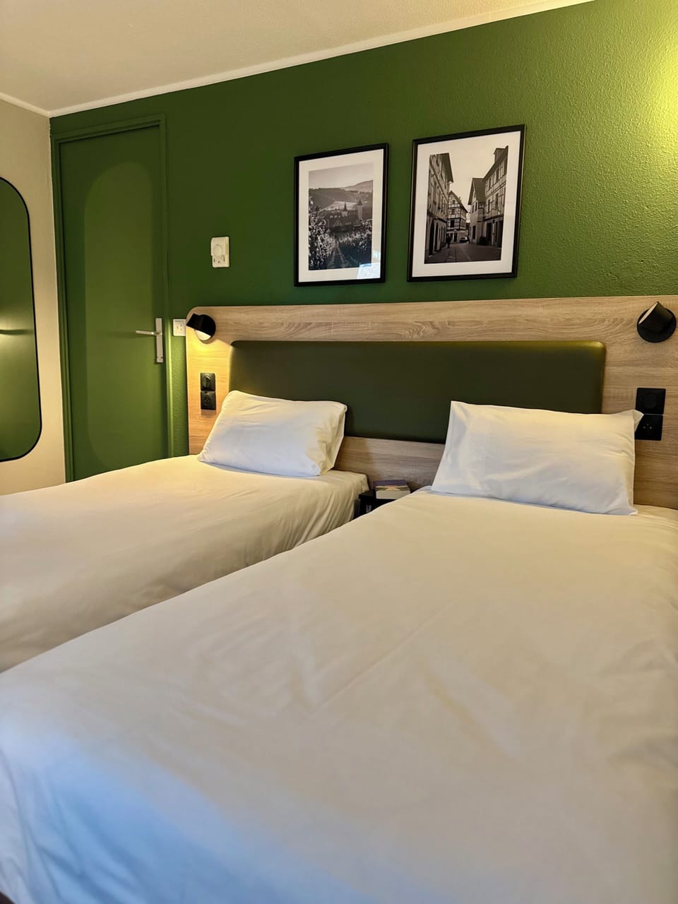 Standard Room, 2 Twin Beds | Premium bedding, desk, blackout drapes, iron/ironing board