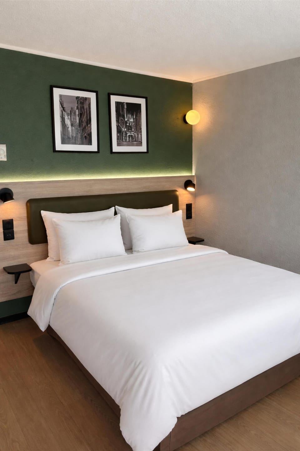 Standard Room, 1 Double Bed | Premium bedding, desk, blackout drapes, iron/ironing board