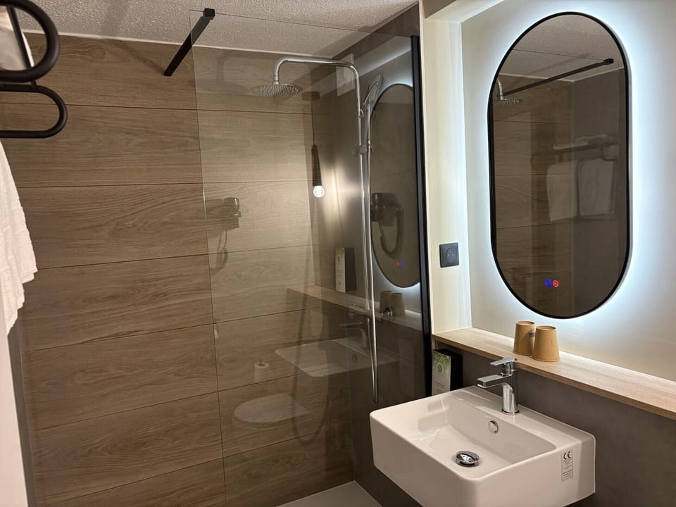 Combined shower/tub, eco-friendly toiletries, hair dryer, towels