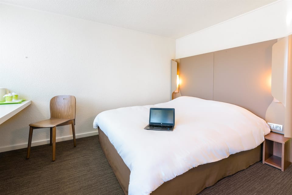Standard Room, 1 Double Bed | 1 bedroom, premium bedding, desk, soundproofing