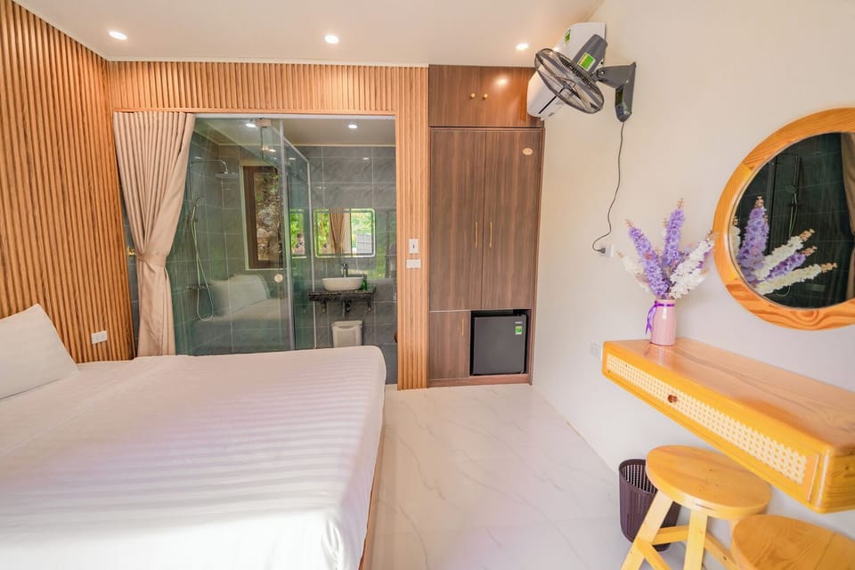 Deluxe Double Room, Balcony, River View | Soundproofing, free WiFi, bed sheets