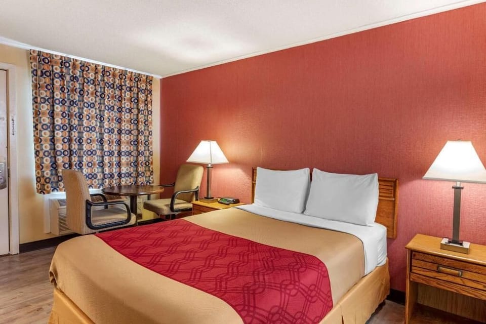WiFi (free), bed sheets