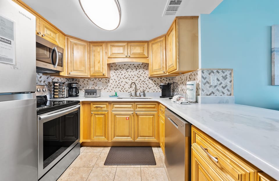 Signature Condo, 2 Bedrooms, Non Smoking, Balcony | Private kitchen | Fridge, microwave, oven, stovetop