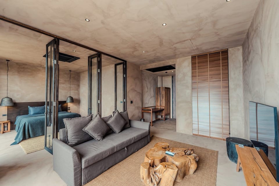 Suite, Sea View | Iron/ironing board, free cribs/infant beds, rollaway beds, free WiFi