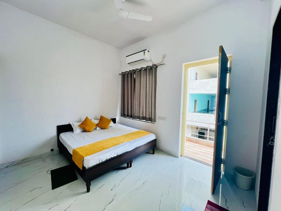 Comfort Double or Twin Room, City View | Desk, laptop workspace, WiFi (free)