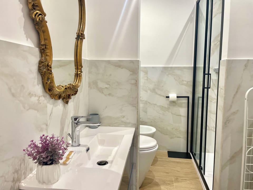 Family Apartment | Bathroom