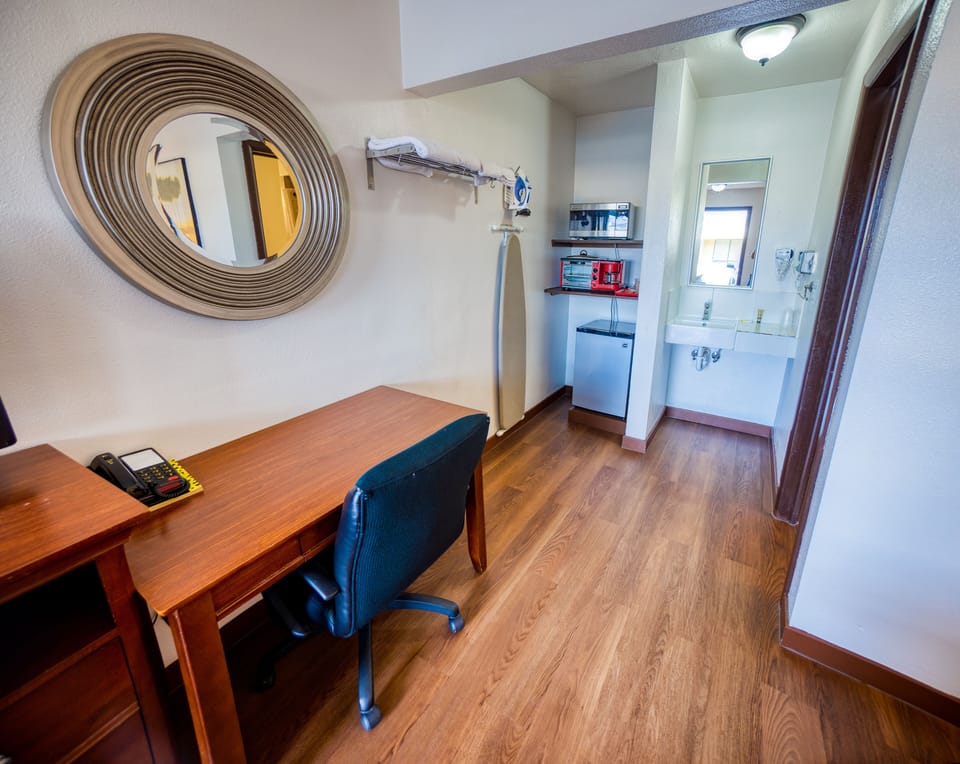 Basic Room, 1 King Bed, Non Smoking | Free WiFi, bed sheets