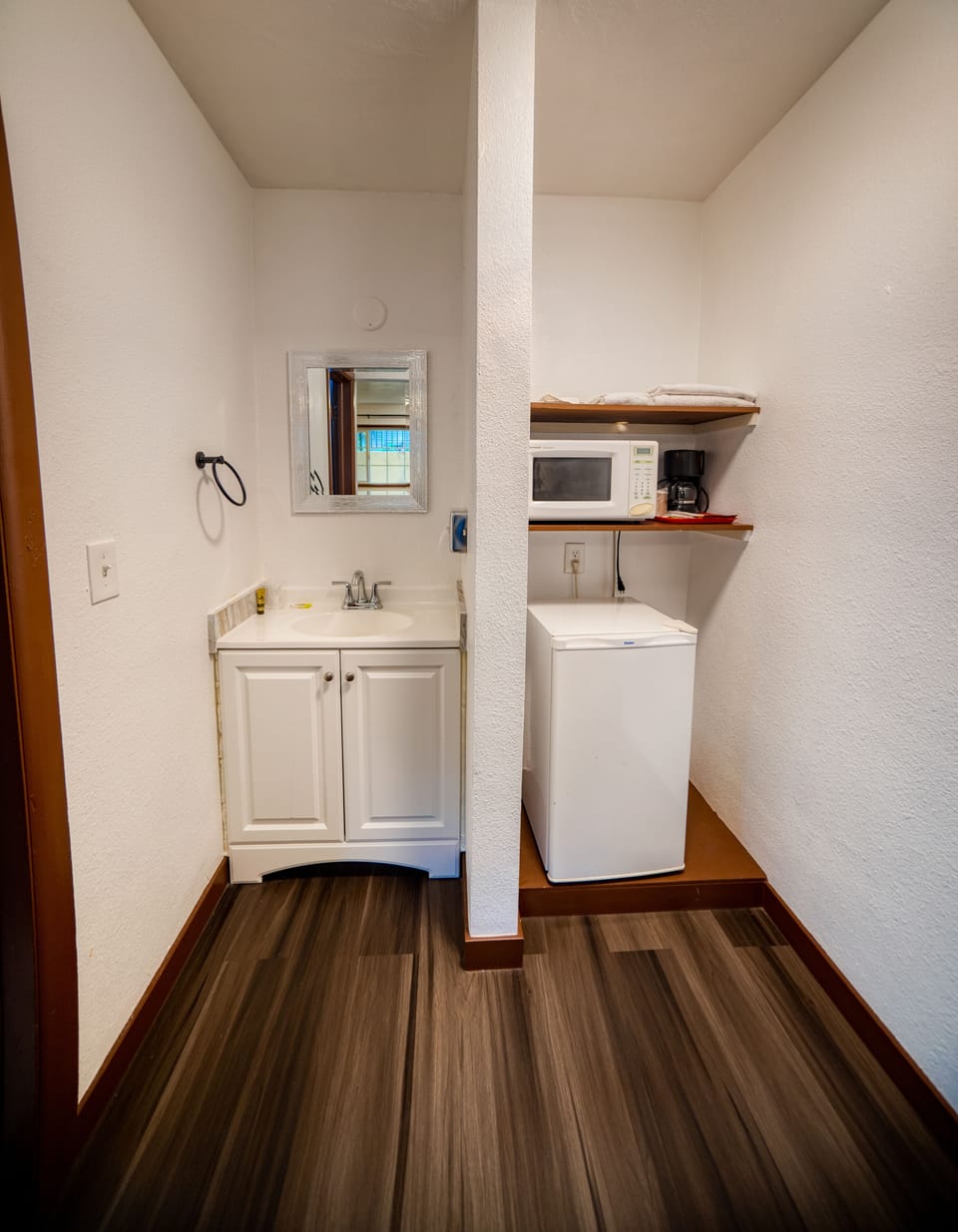 Basic Room, 1 Queen Bed, Non Smoking | Free WiFi, bed sheets